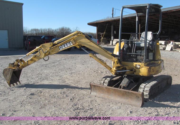 image for item B5296 2000 John Deere 27ZTS mini excavator
