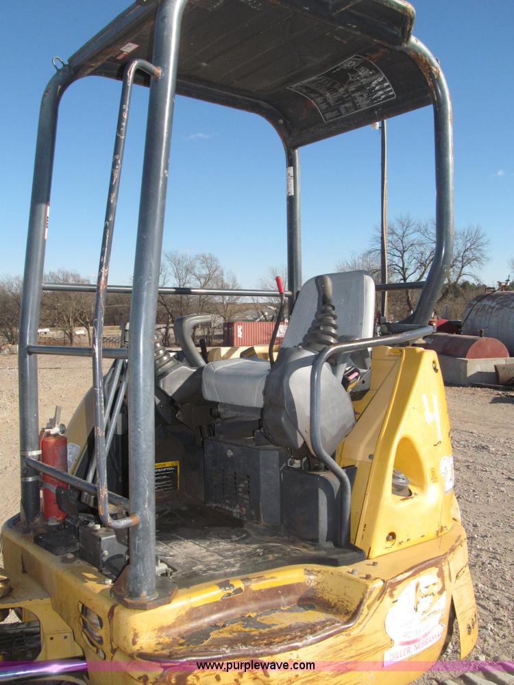 image for item B5296 2000 John Deere 27ZTS mini excavator