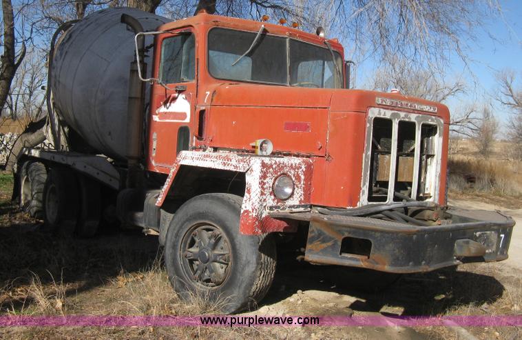 image for item B8480 1978 International F5070 mixer truck