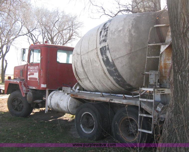 image for item B8480 1978 International F5070 mixer truck