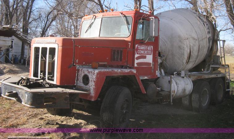 image for item B8480 1978 International F5070 mixer truck