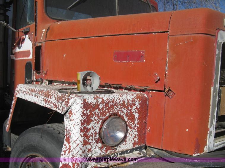 image for item B8480 1978 International F5070 mixer truck