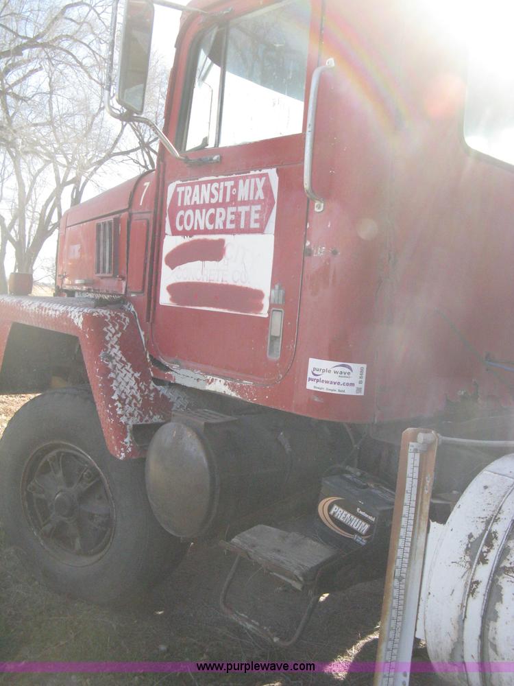 image for item B8480 1978 International F5070 mixer truck