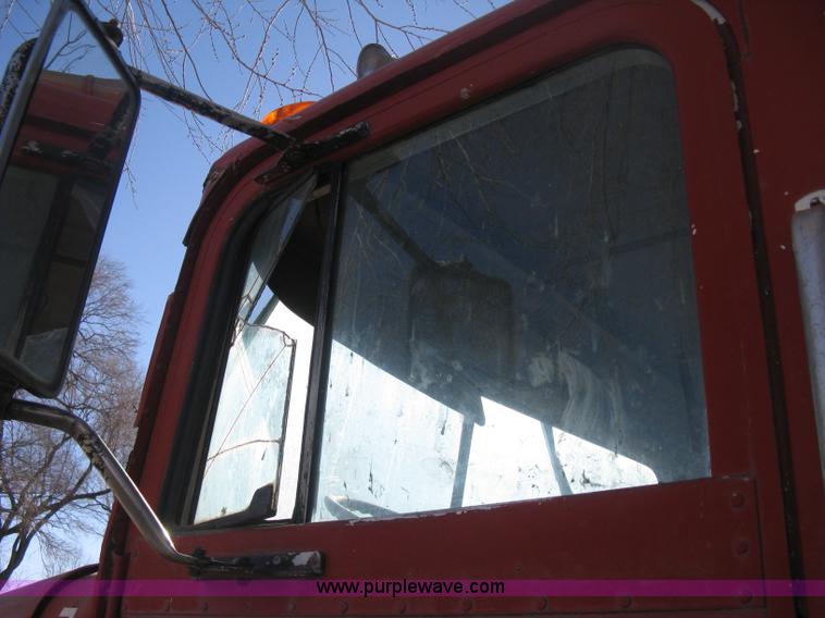 image for item B8480 1978 International F5070 mixer truck