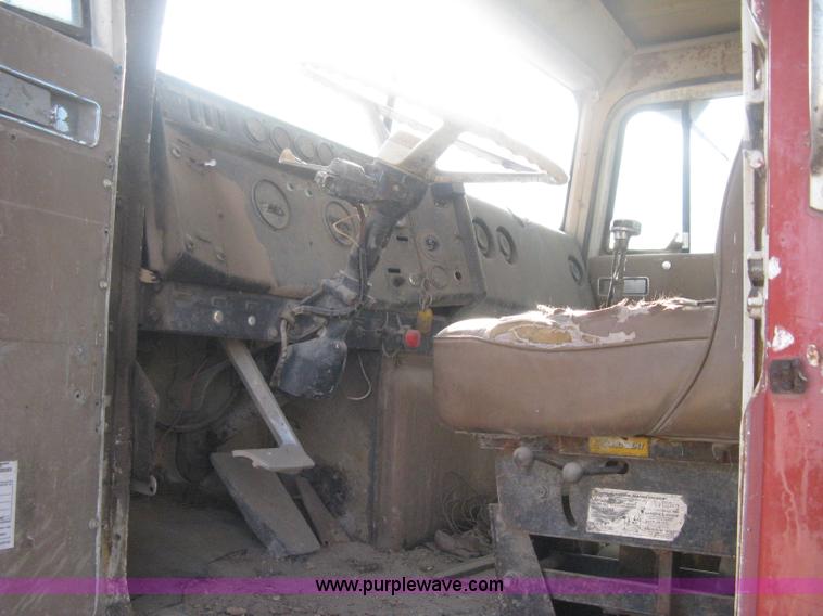 image for item B8480 1978 International F5070 mixer truck