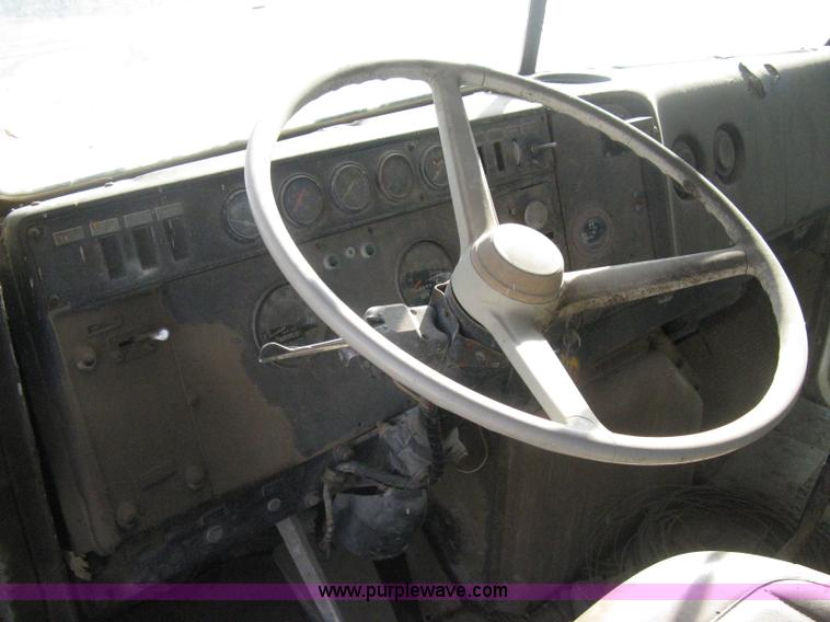 image for item B8480 1978 International F5070 mixer truck