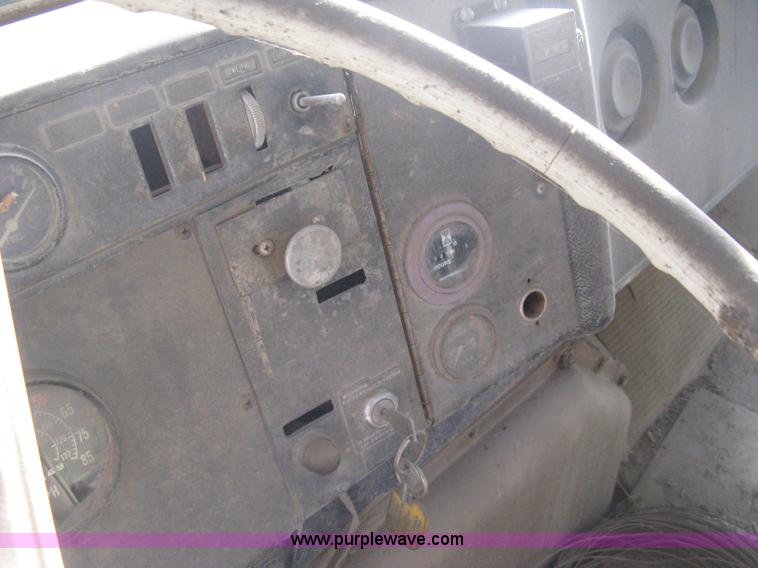 image for item B8480 1978 International F5070 mixer truck