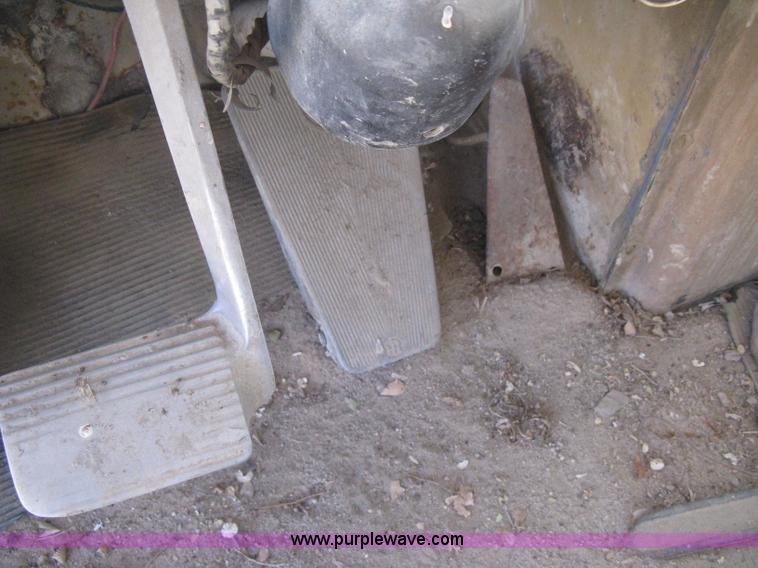 image for item B8480 1978 International F5070 mixer truck