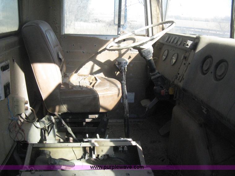 image for item B8480 1978 International F5070 mixer truck