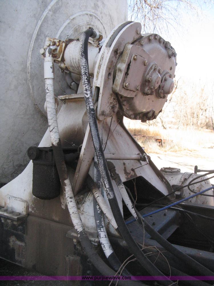 image for item B8480 1978 International F5070 mixer truck