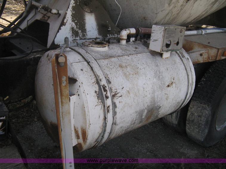 image for item B8480 1978 International F5070 mixer truck