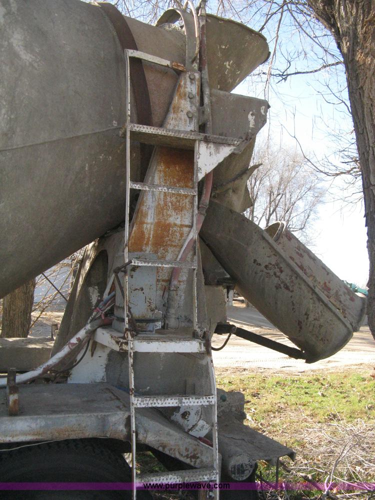 image for item B8480 1978 International F5070 mixer truck