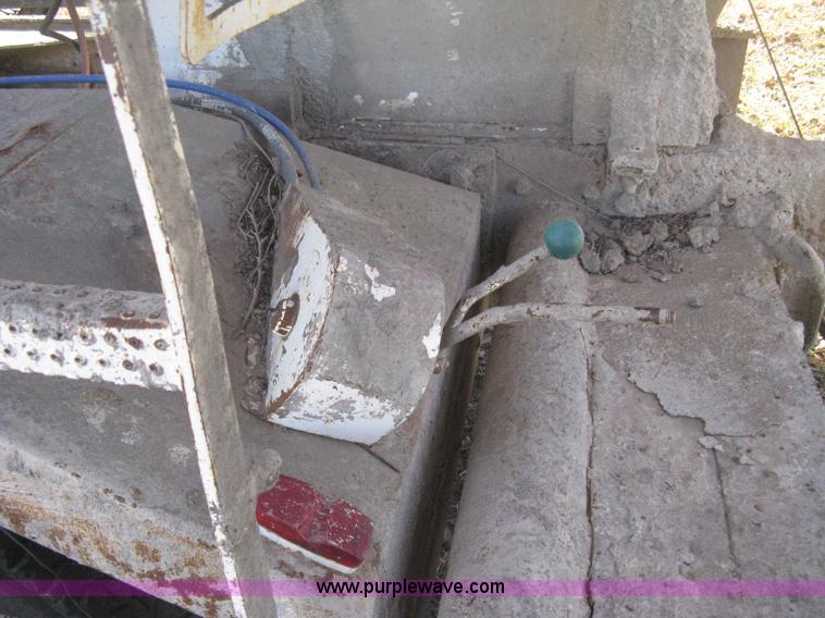 image for item B8480 1978 International F5070 mixer truck