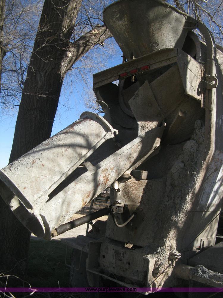 image for item B8480 1978 International F5070 mixer truck