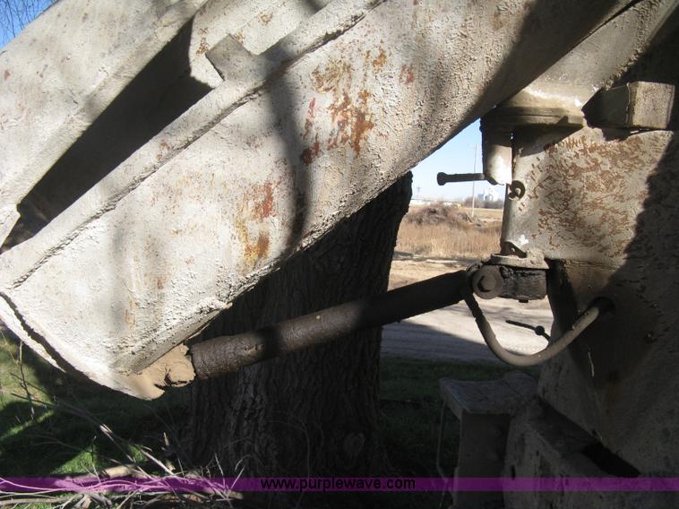 image for item B8480 1978 International F5070 mixer truck