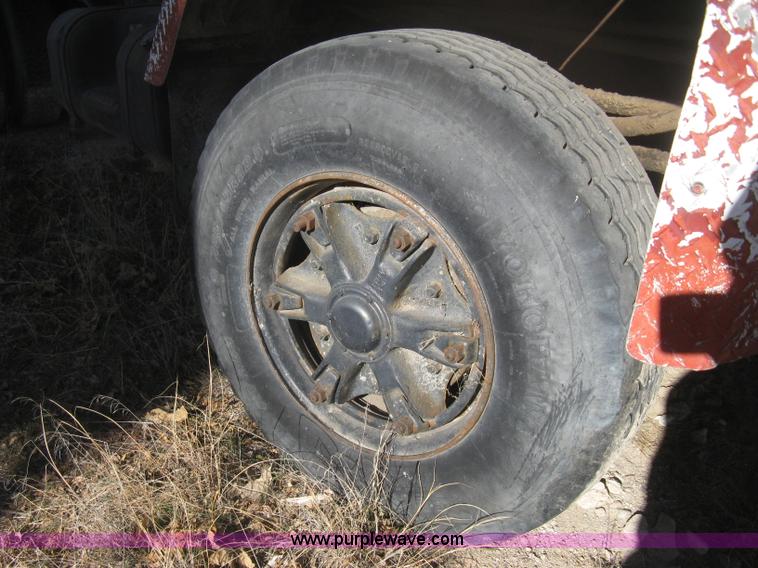 image for item B8480 1978 International F5070 mixer truck