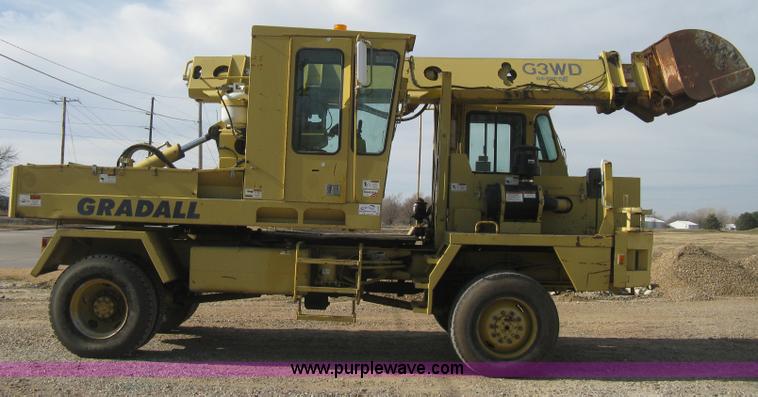 image for item B8499 Gradall G3WD rubber tire hydraulic excavator