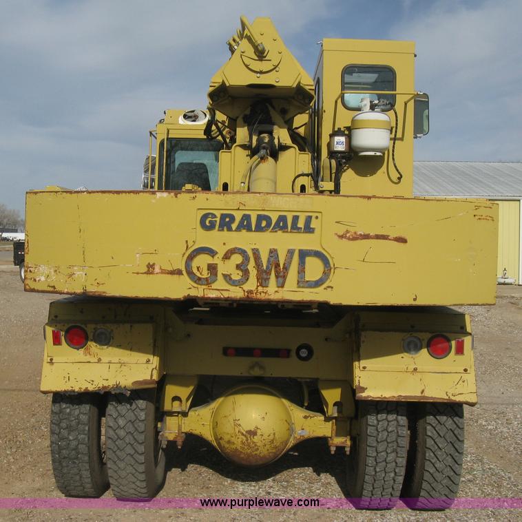image for item B8499 Gradall G3WD rubber tire hydraulic excavator
