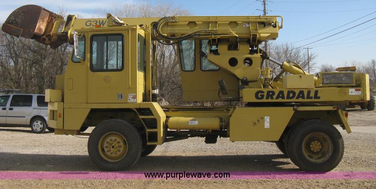 image for item B8499 Gradall G3WD rubber tire hydraulic excavator