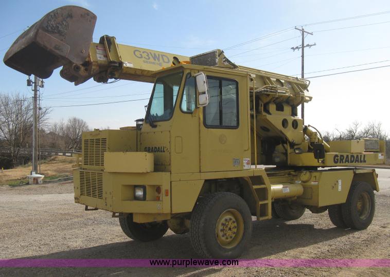 image for item B8499 Gradall G3WD rubber tire hydraulic excavator