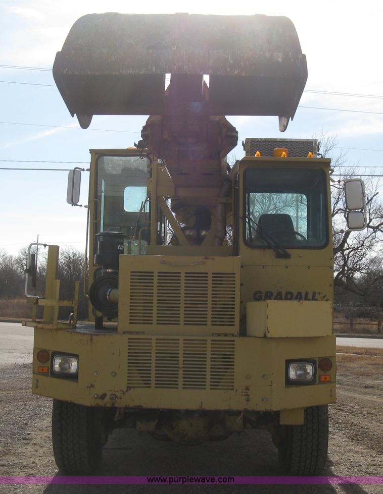 image for item B8499 Gradall G3WD rubber tire hydraulic excavator