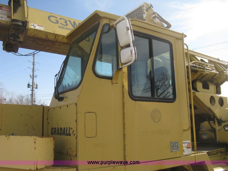 image for item B8499 Gradall G3WD rubber tire hydraulic excavator