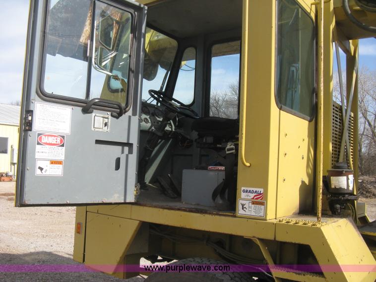 image for item B8499 Gradall G3WD rubber tire hydraulic excavator