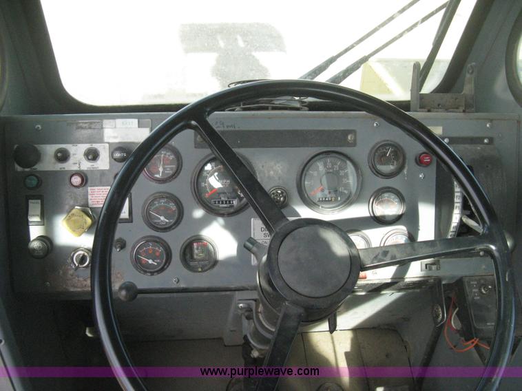 image for item B8499 Gradall G3WD rubber tire hydraulic excavator