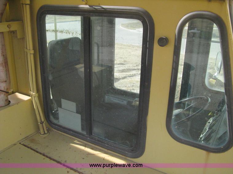 image for item B8499 Gradall G3WD rubber tire hydraulic excavator