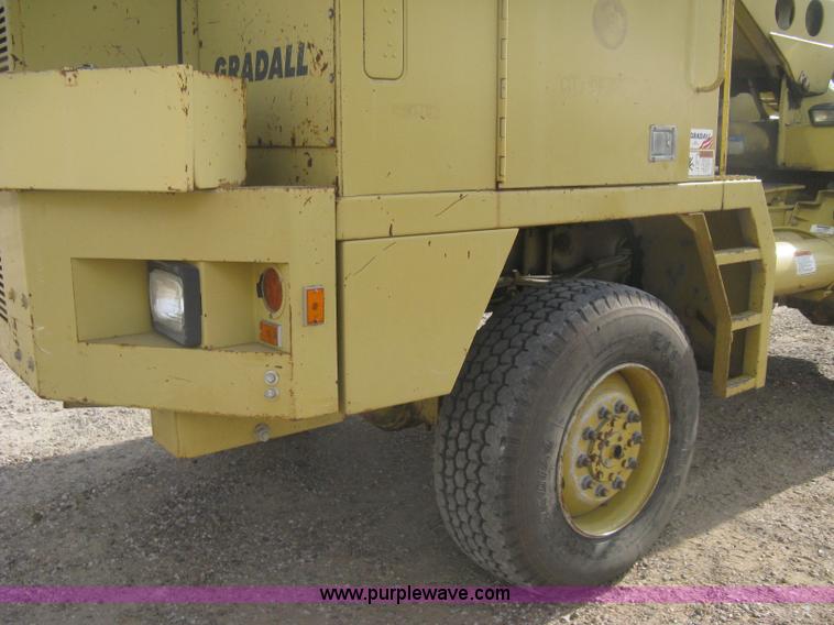 image for item B8499 Gradall G3WD rubber tire hydraulic excavator