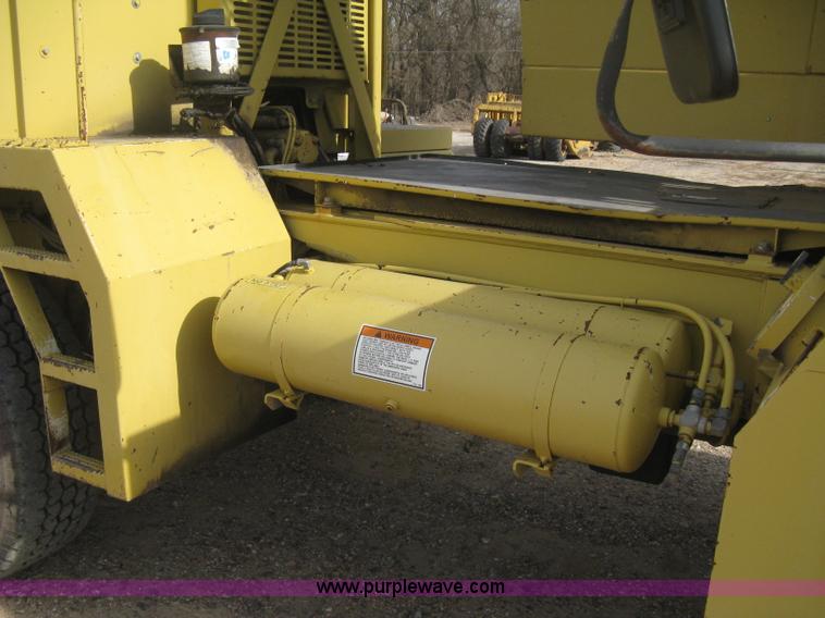 image for item B8499 Gradall G3WD rubber tire hydraulic excavator