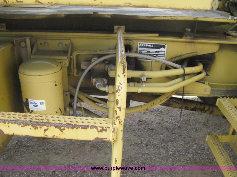 image for item B8499 Gradall G3WD rubber tire hydraulic excavator