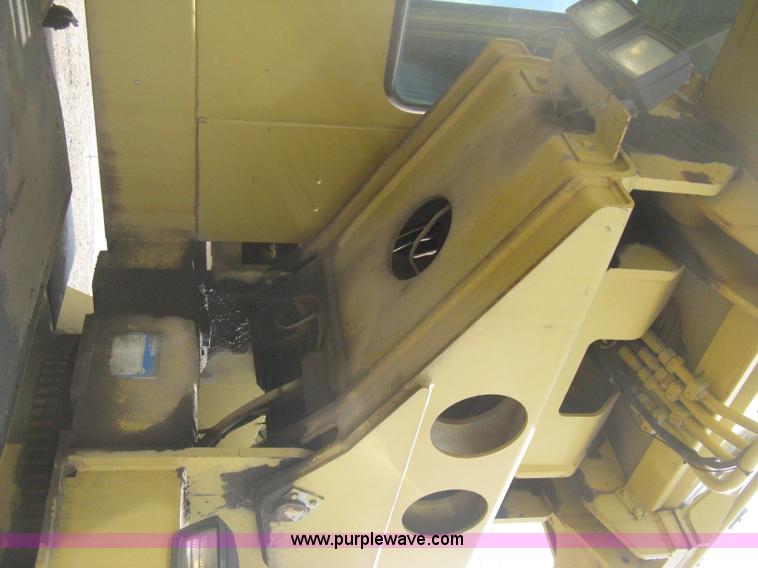 image for item B8499 Gradall G3WD rubber tire hydraulic excavator