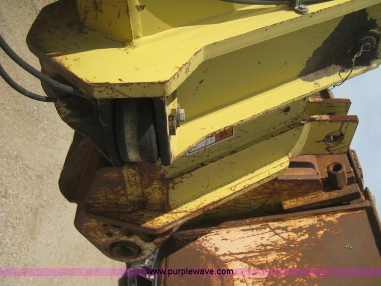 image for item B8499 Gradall G3WD rubber tire hydraulic excavator