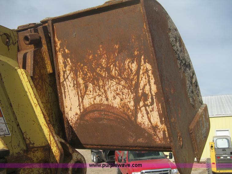 image for item B8499 Gradall G3WD rubber tire hydraulic excavator