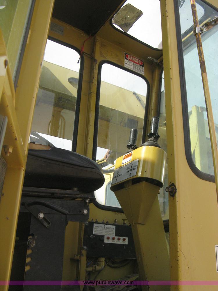 image for item B8499 Gradall G3WD rubber tire hydraulic excavator