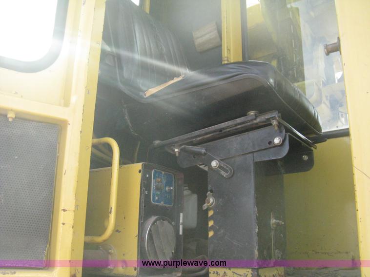 image for item B8499 Gradall G3WD rubber tire hydraulic excavator