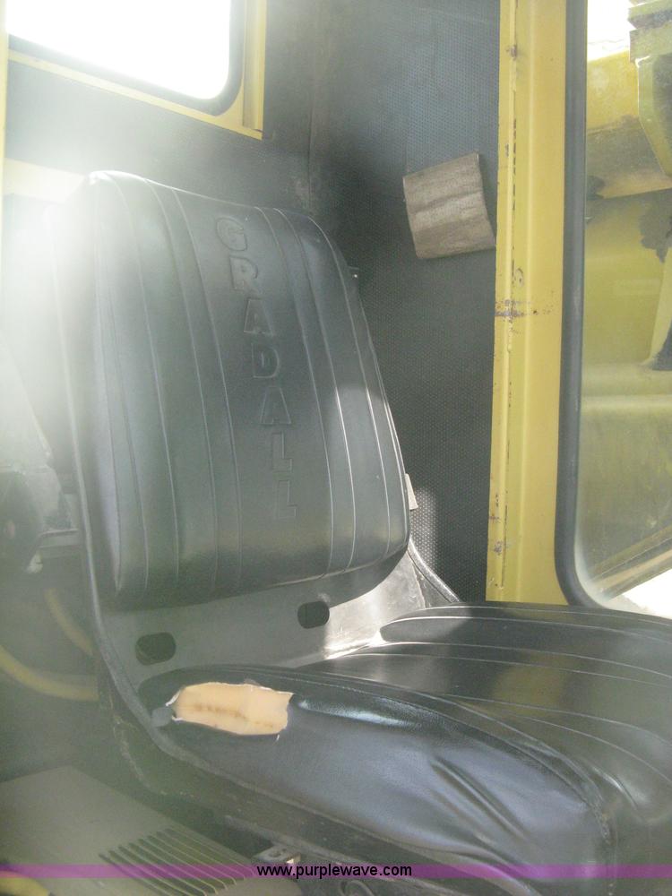 image for item B8499 Gradall G3WD rubber tire hydraulic excavator