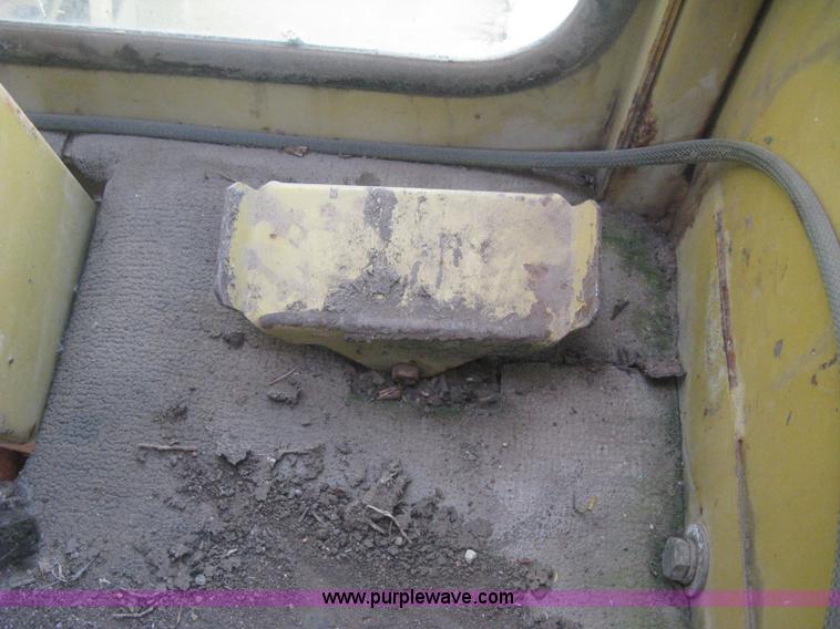 image for item B8499 Gradall G3WD rubber tire hydraulic excavator