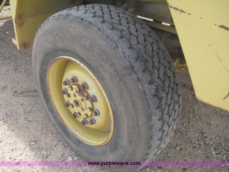 image for item B8499 Gradall G3WD rubber tire hydraulic excavator