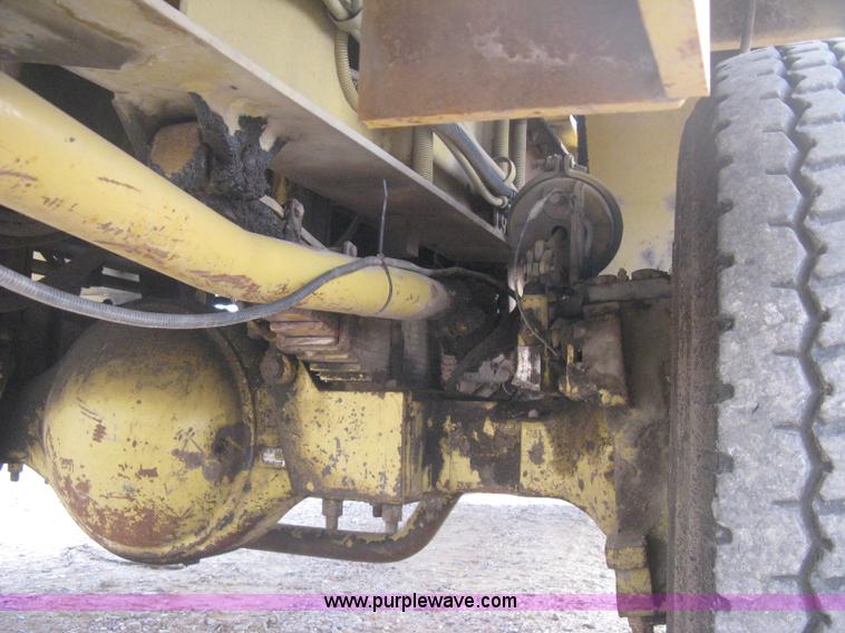 image for item B8499 Gradall G3WD rubber tire hydraulic excavator