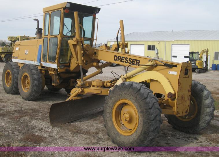 image for item B8500 1993 Dresser 830 motor grader