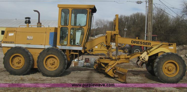 image for item B8500 1993 Dresser 830 motor grader
