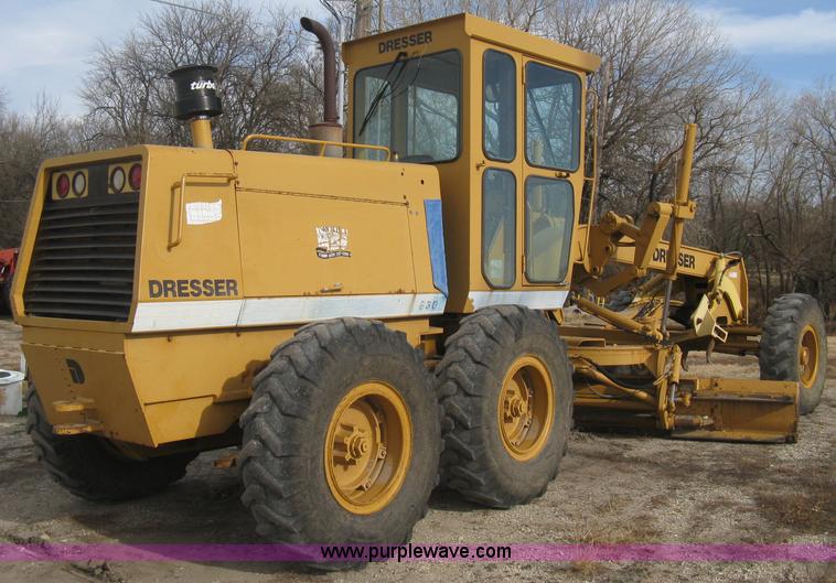 image for item B8500 1993 Dresser 830 motor grader