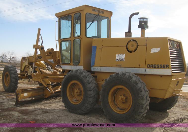 image for item B8500 1993 Dresser 830 motor grader