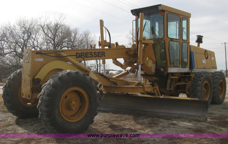image for item B8500 1993 Dresser 830 motor grader
