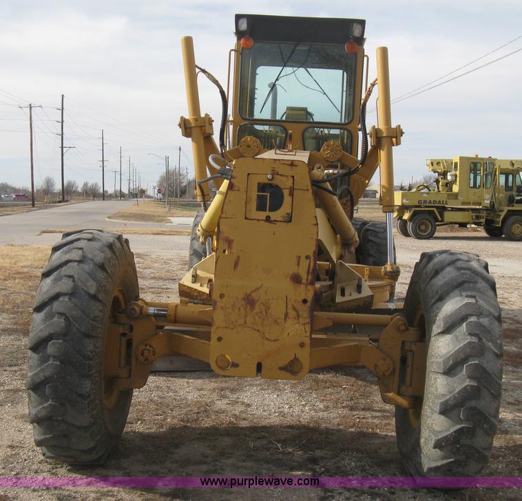 image for item B8500 1993 Dresser 830 motor grader