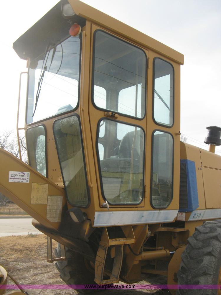 image for item B8500 1993 Dresser 830 motor grader
