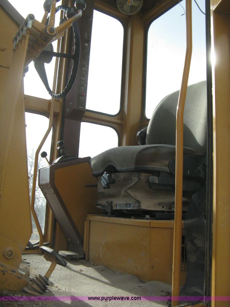 image for item B8500 1993 Dresser 830 motor grader