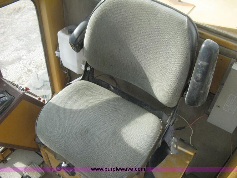 image for item B8500 1993 Dresser 830 motor grader